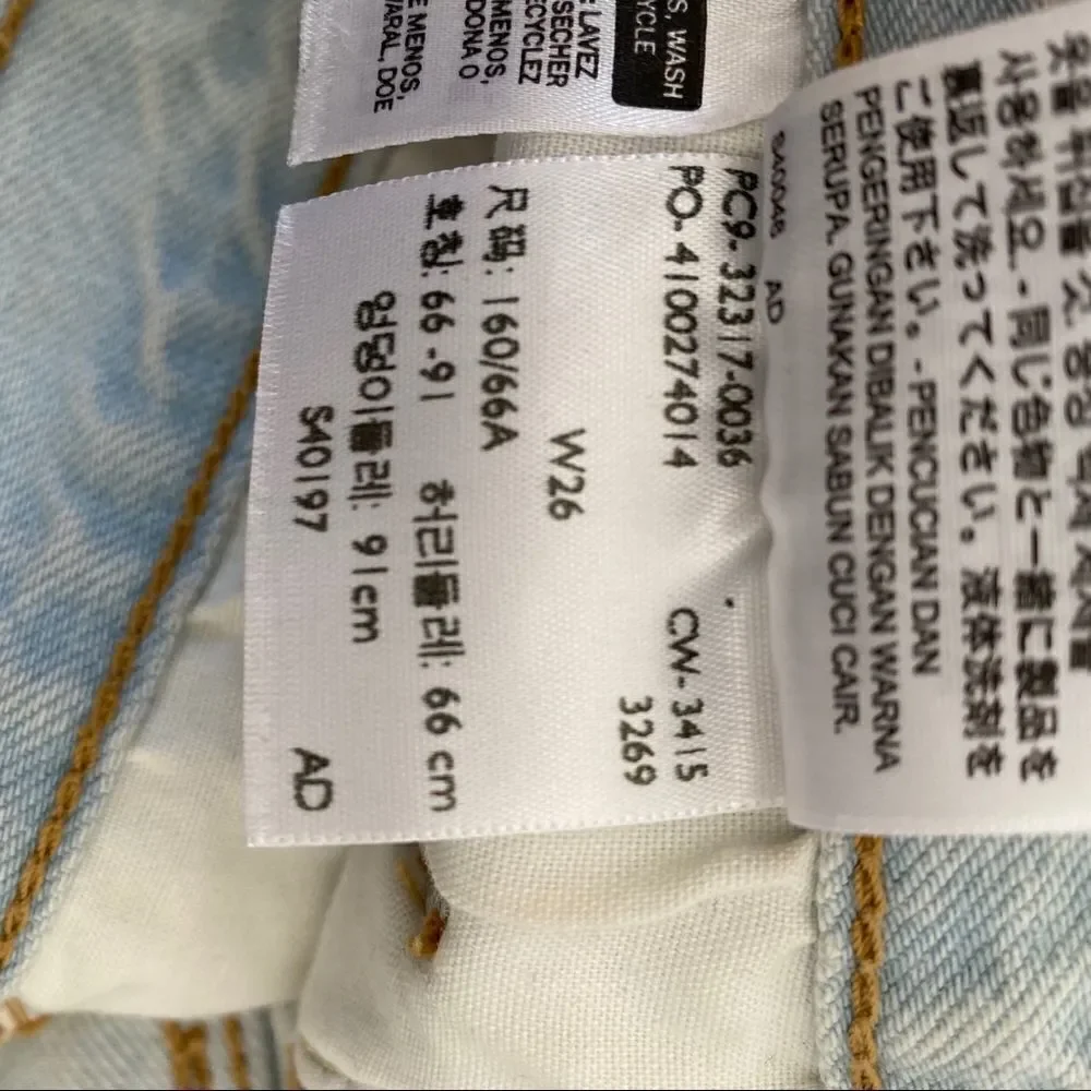 LEVI’S Light Wash Distressed Patch Pocket Shorts - Picture 9 of 9
